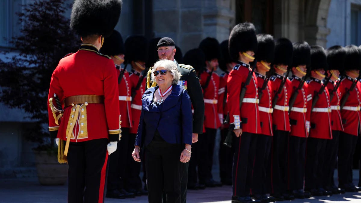 Rideau Hall resserre les règles sur les dépenses vestimentaires des gouverneurs généraux Rideau Hall resserre les règles sur les dépenses vestimentaires des gouverneurs généraux