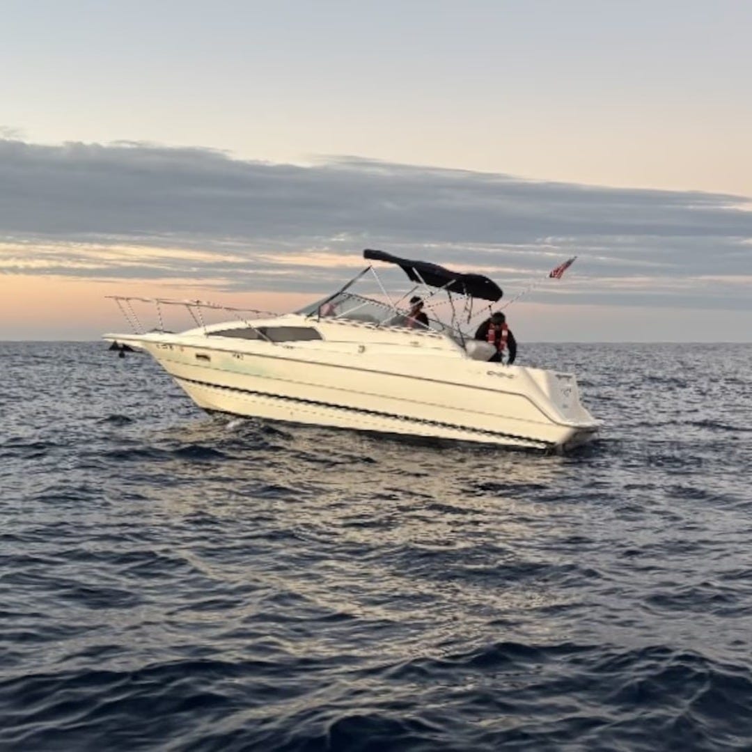 This pleasure craft attracted the attention of the crew of a US Coast Guard cutter when it was spotted near San Diego on August 28, 2025. This pleasure craft attracted the attention of the crew of a US Coast Guard cutter when it was spotted near San Diego on August 28, 2025.