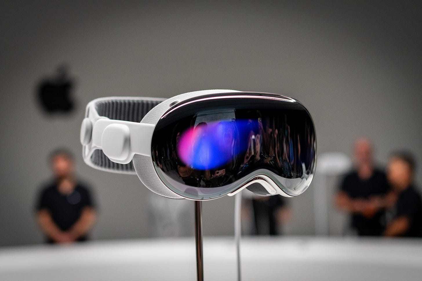I wore the Apple Vision Pro. It's the best headset demo ever. - The Verge