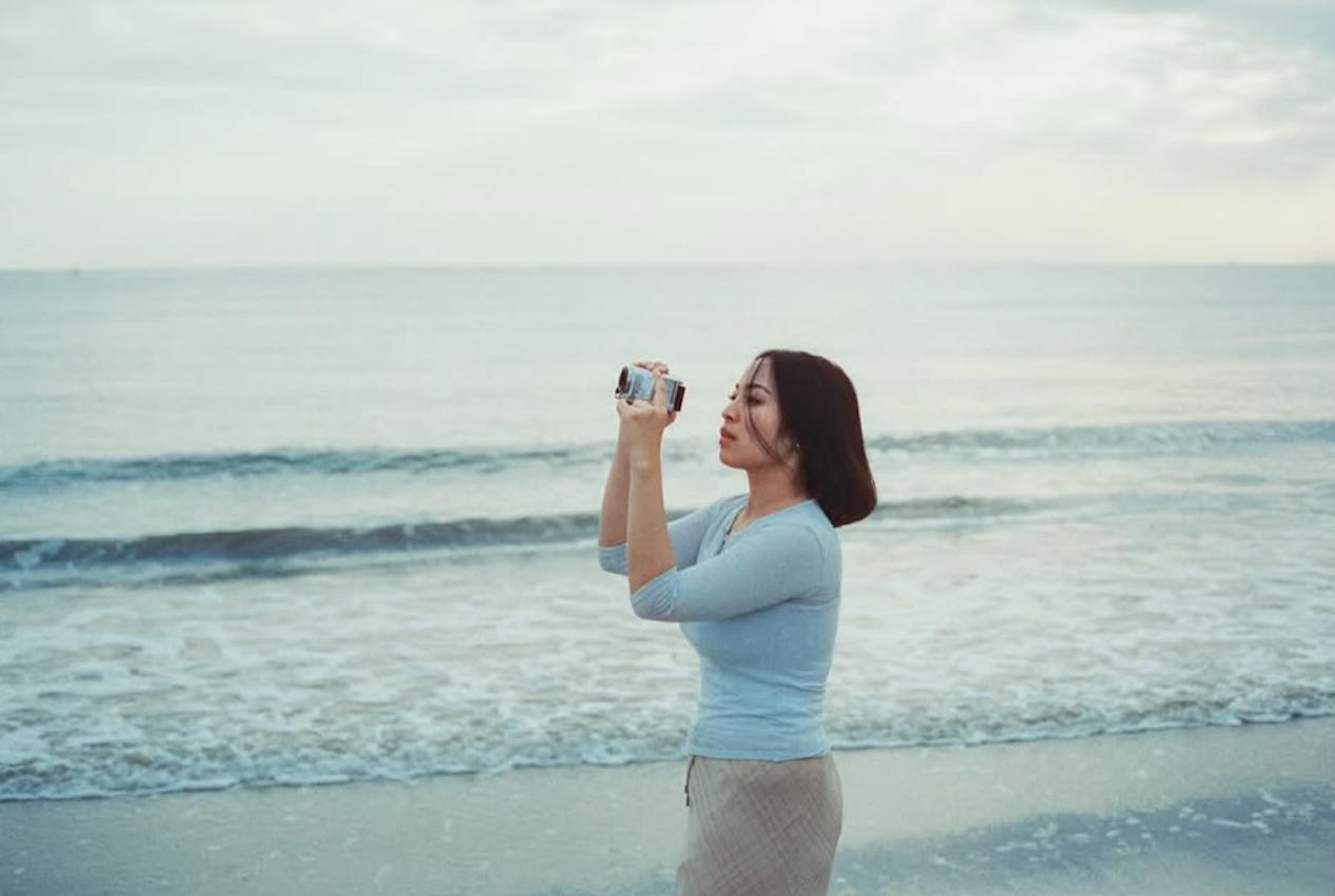 Following the massive success of her previous hits, Bernadya released her new single “Rabun Jauh” this April. Co-written and produced by the talented Rendy Pandugo, the track continues her streak of capturing the “heartbreak” zeitgeist of Indonesia’s Gen Z.