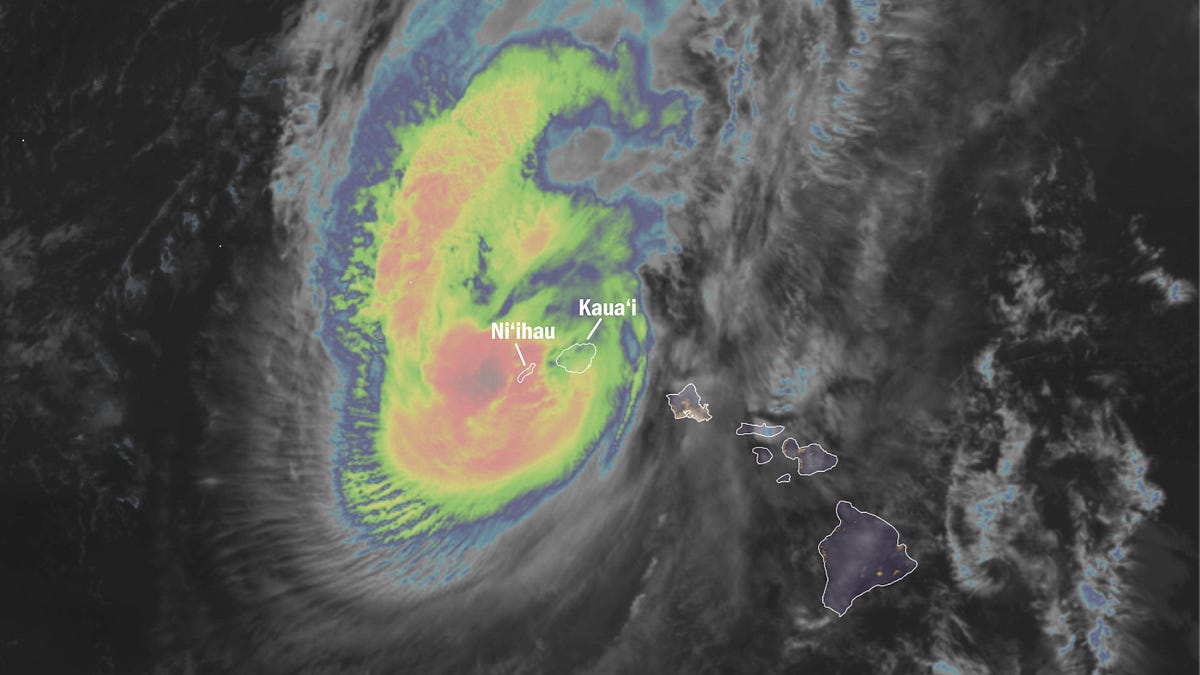 Lowell Lashes Parts of Hawaii, Conditions to Slowly Improve Today