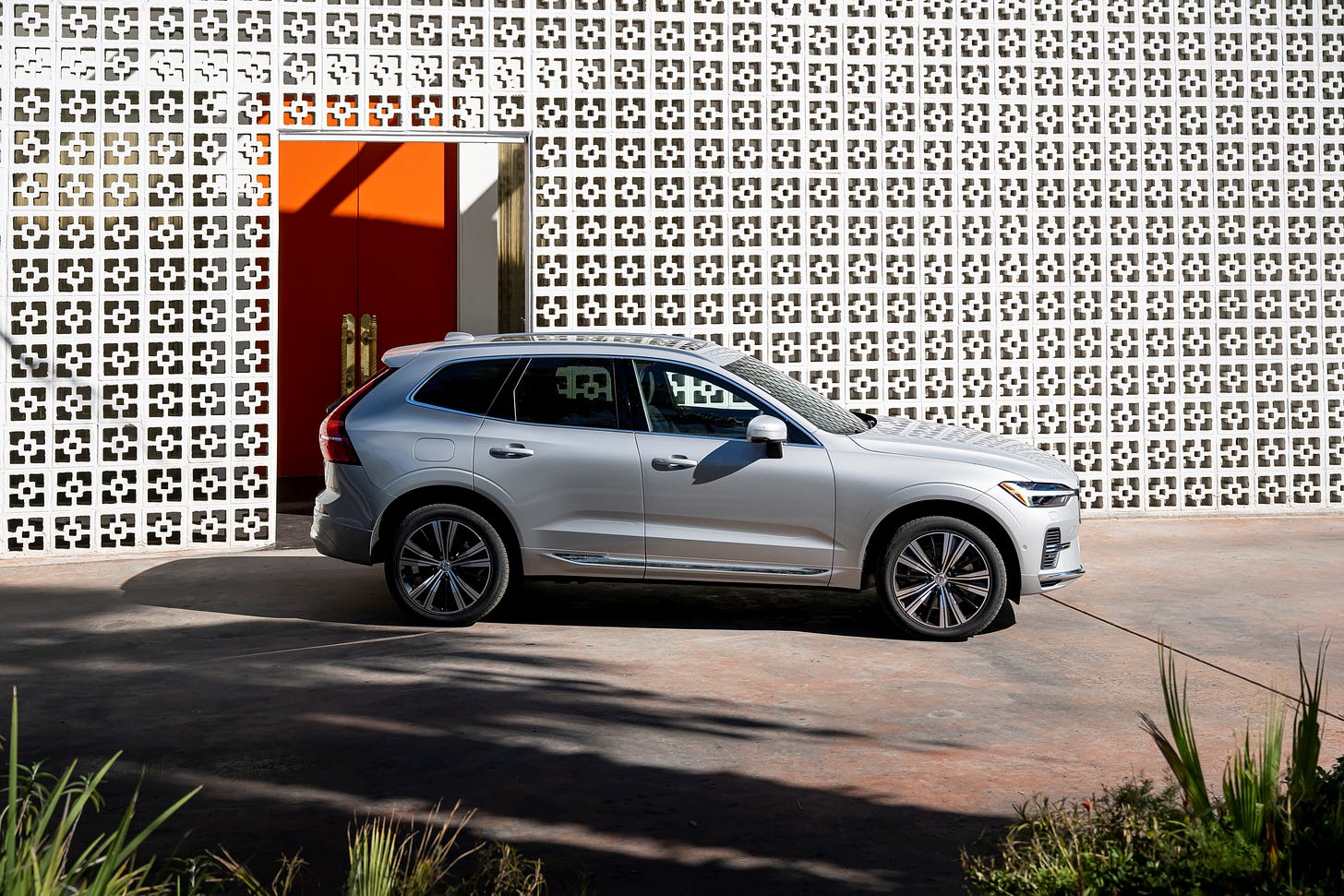 2024 Volvo XC60 T8