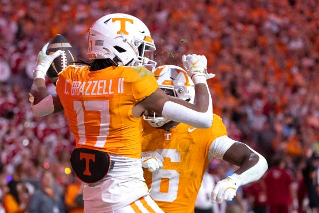 Sampson scores twice, Iamaleava overcomes early struggles in Tennessee's  24-17 victory over Alabama - Yahoo Sports
