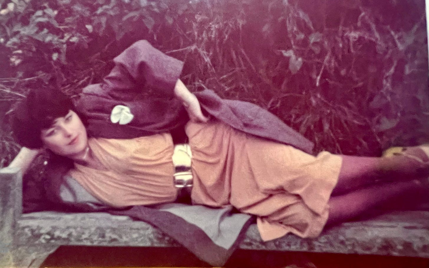 A person lying on a bench

AI-generated content may be incorrect.