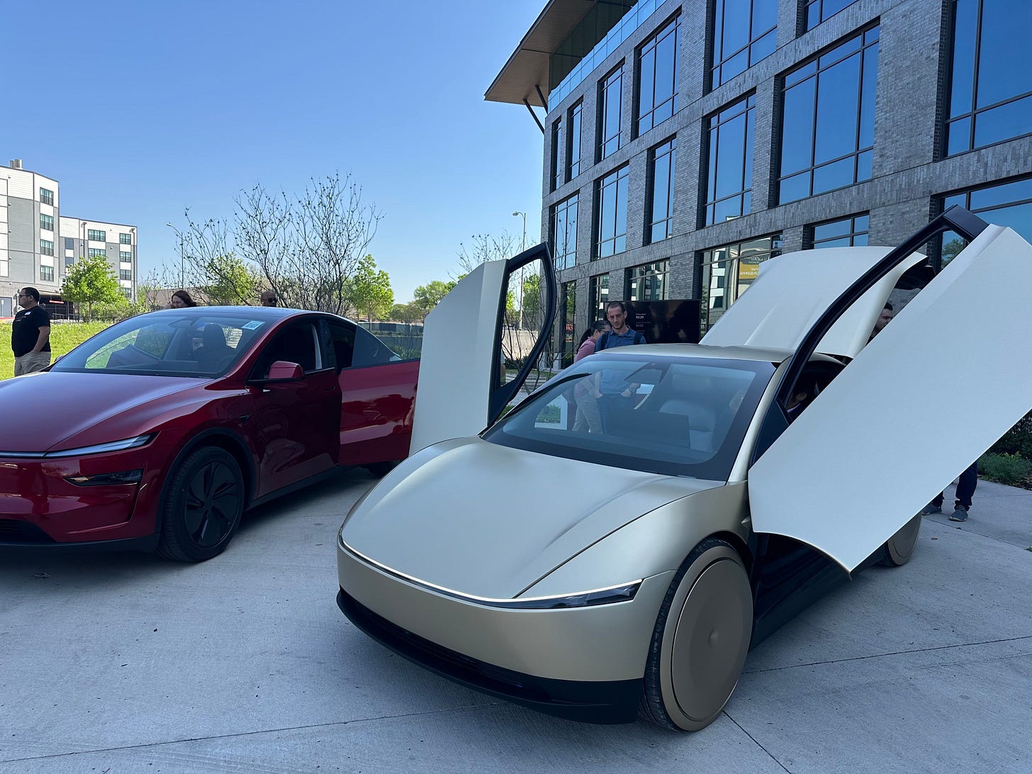 Tesla define data para estreia dos seus robotáxis