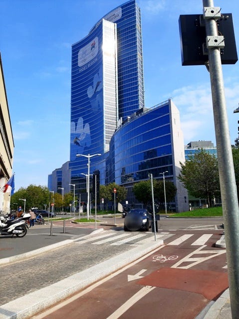 Milano mi si presenta così mentre sto andando all'appuntamento