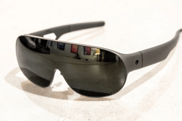 Meta Virtual Reality glasses (Photo: David Paul Morris/Bloomberg News)