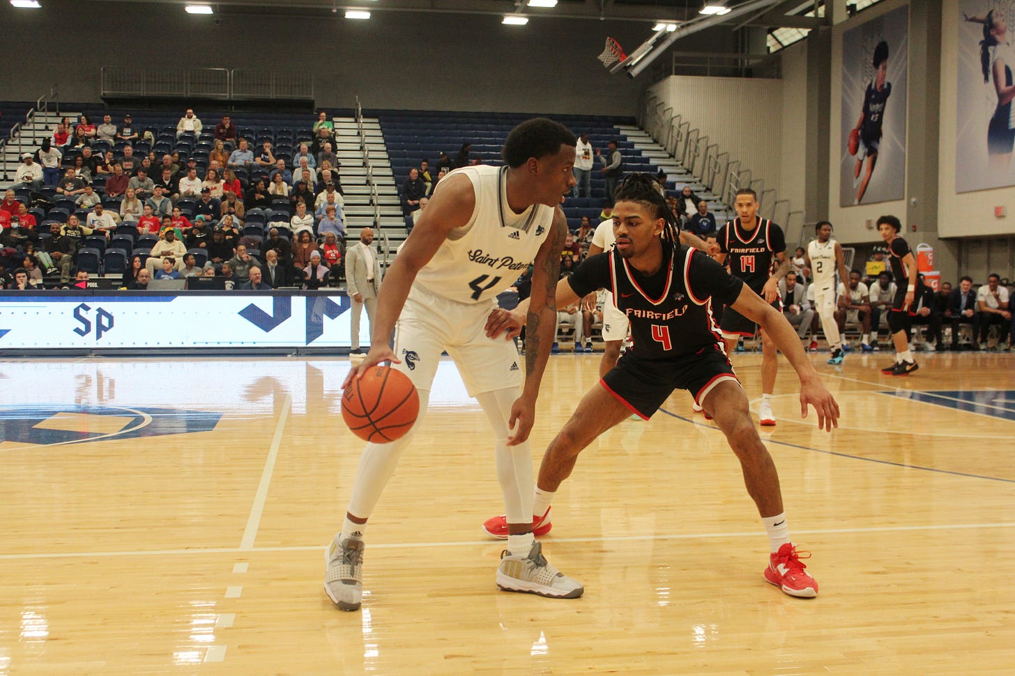 Roy Clarke of Saint Peter’s dribbles against Fairfield’s Jasper Floyd during a 64-62 Fairfield win on Feb. 10, 2024. (Photo by Adam Zielonka) Roy Clarke of Saint Peter’s dribbles against Fairfield’s Jasper Floyd during a 64-62 Fairfield win on Feb. 10, 2024. (Photo by Adam Zielonka)