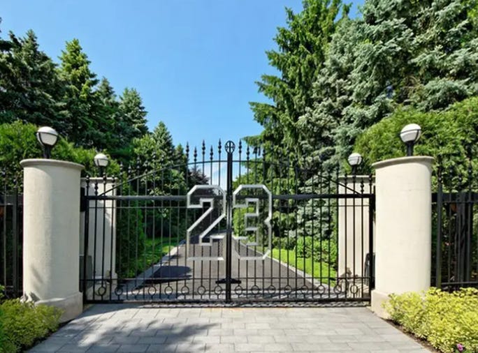 https://www.zillow.com/homedetails/2700-Point-Dr-Highland-Park-IL-60035/4902463_zpid/?