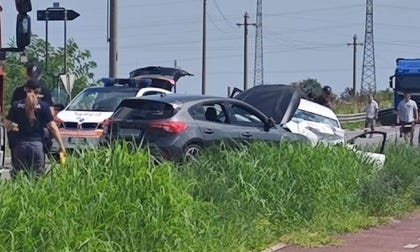Ha un malore alla guida e si schianta contro un tir: morta una donna Ha un malore alla guida e si schianta contro un tir: morta una donna