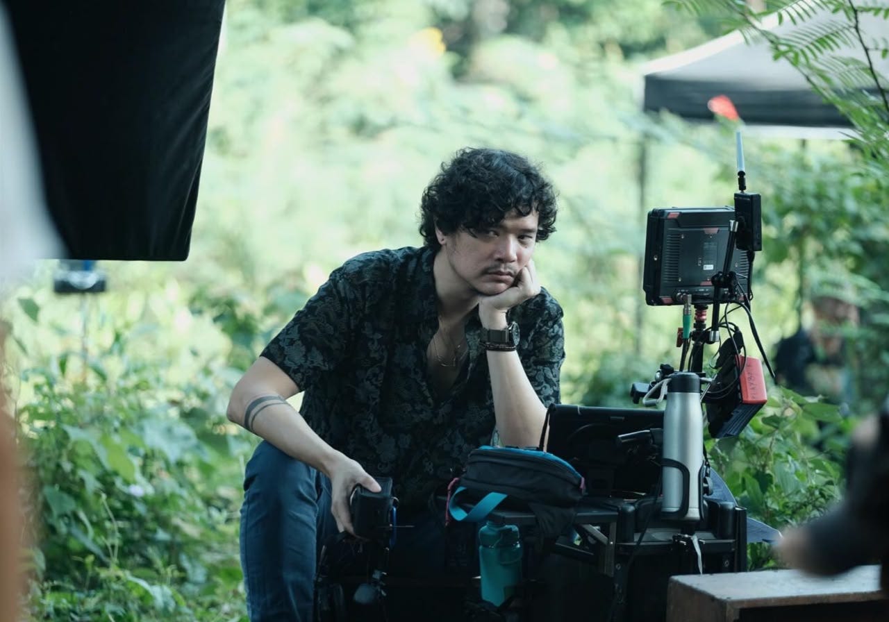 Timo Tjahjanto in front of a camera rig. Timo Tjahjanto in front of a camera rig.