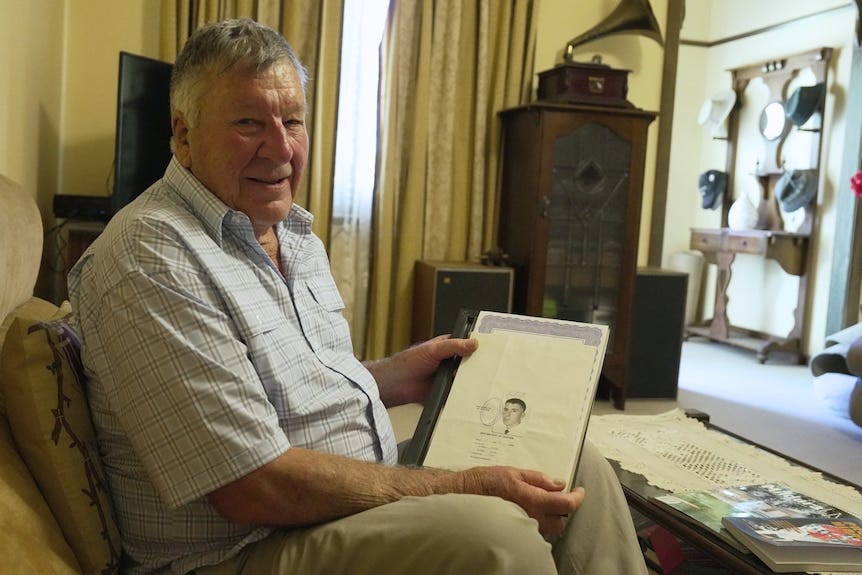 John Sutcliffe says there was no record of a balloon coming down at Westall the day of the incident. (Australian Story: Simon Winter)