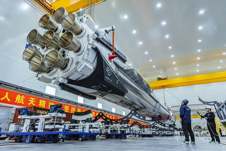 Zhuque-3 Y1 being lifted onto its transport stand after assembly and performing its static fire, landing legs and grid fins are installed.