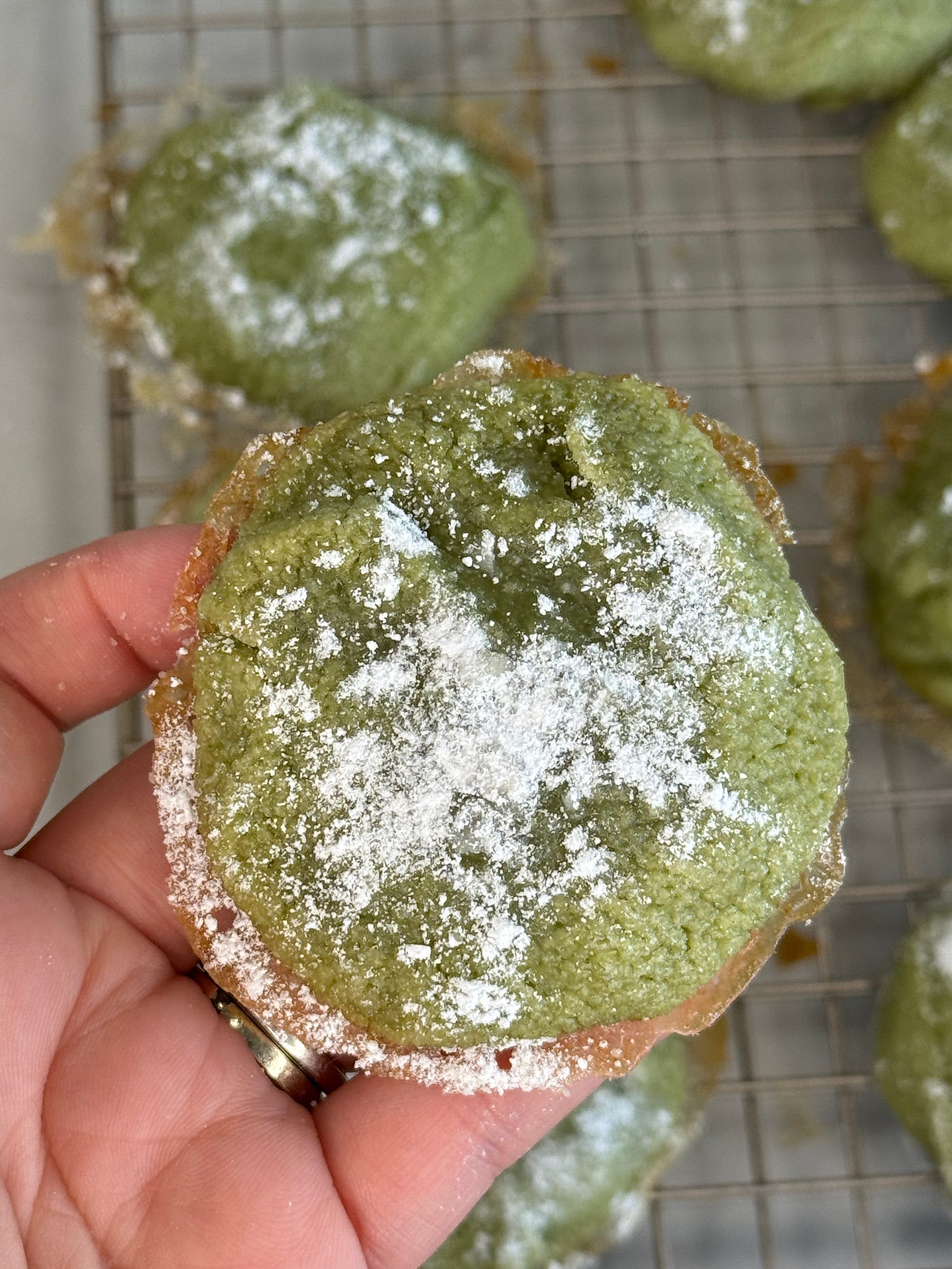 Matcha crinkle cookie