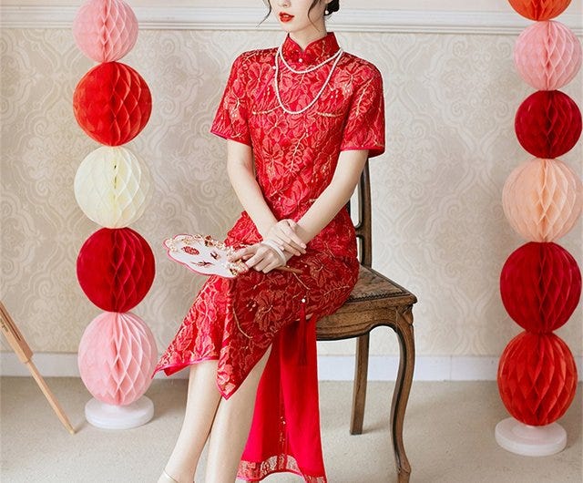 Zhenghong Yiren Bright Silk Embroidered Improved Lace Cheongsam ...