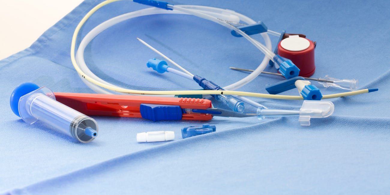 One in 33 central-line placements results in major complications?