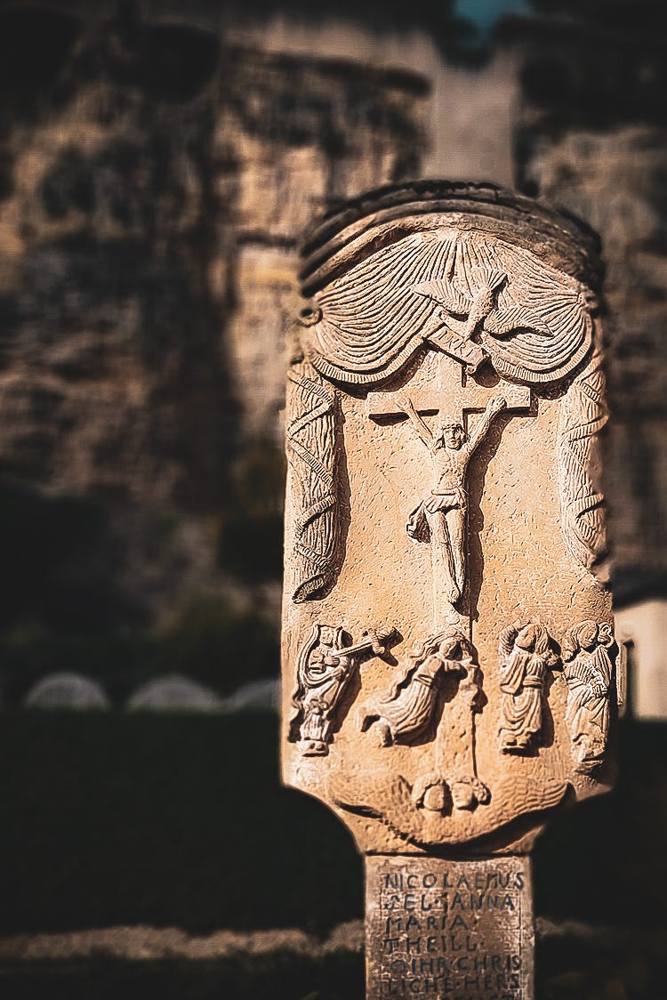 A marker on the grounds of Luxembourg Palace.