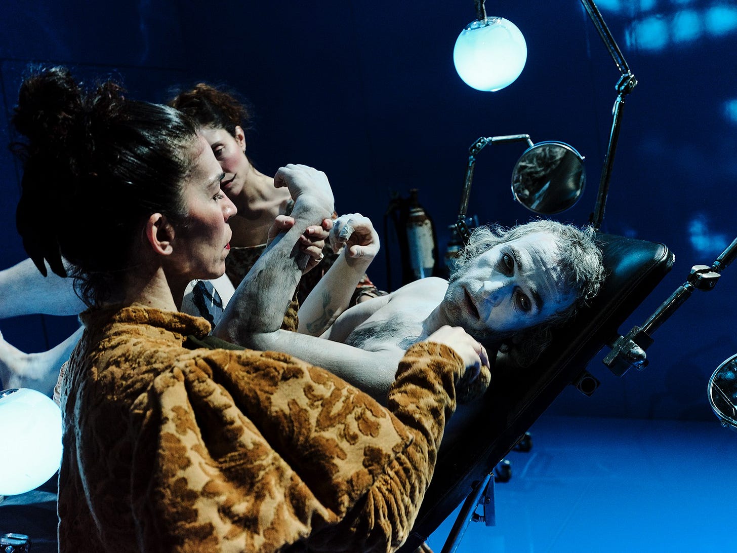 Άρης Σερβετάλης: «O άνθρωπος θελημένα "σκότωσε" τον Θεό για να μην ελέγχεται» | Karfitsa