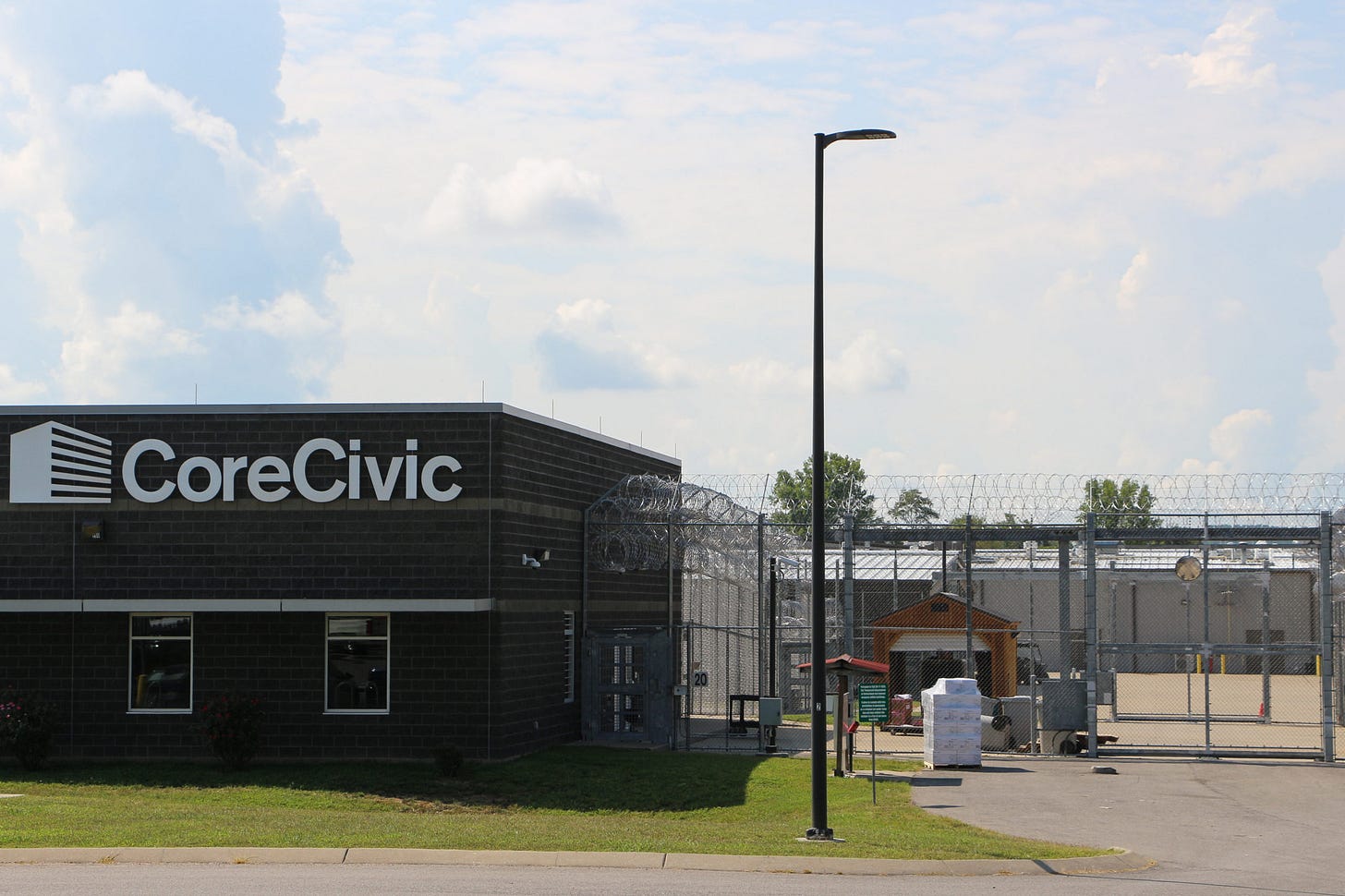 TN Republicans want a new public prison, as its private prison asks for  more state dollars | WPLN News