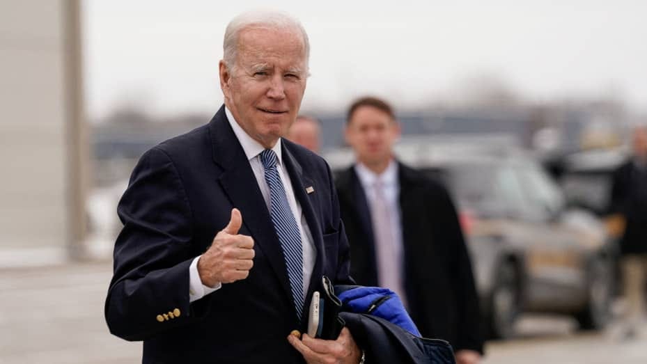 U.S. President Joe Biden gestures to reporters before boarding Air Force One en route to Camp David at Hancock Field Air National Guard Base in Syracuse, New York, U.S., February 4, 2023. REUTERS/Elizabeth Frantz U.S. President Joe Biden gestures to reporters before boarding Air Force One en route to Camp David at Hancock Field Air National Guard Base in Syracuse, New York, U.S., February 4, 2023. REUTERS/Elizabeth Frantz