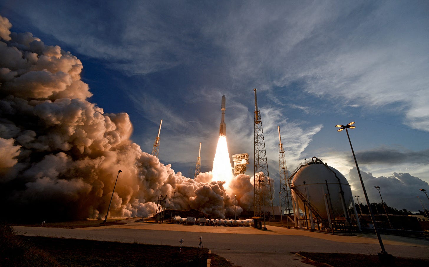 Bezos' Blue Origin to deploy thousands of satellites to rival Musk's  Starlink | South China Morning Post