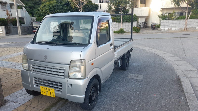 Photo of a typical tradies ute showing how small it is