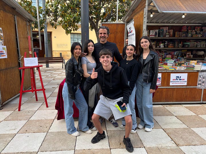 Firmando libros en Vélez-Málaga