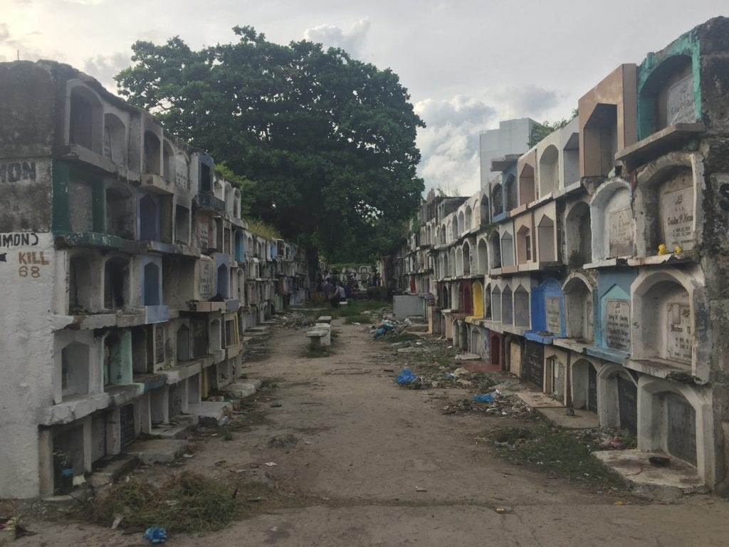 IN PHOTOS: Fewer people in Carreta Cemetery | Cebu Daily News