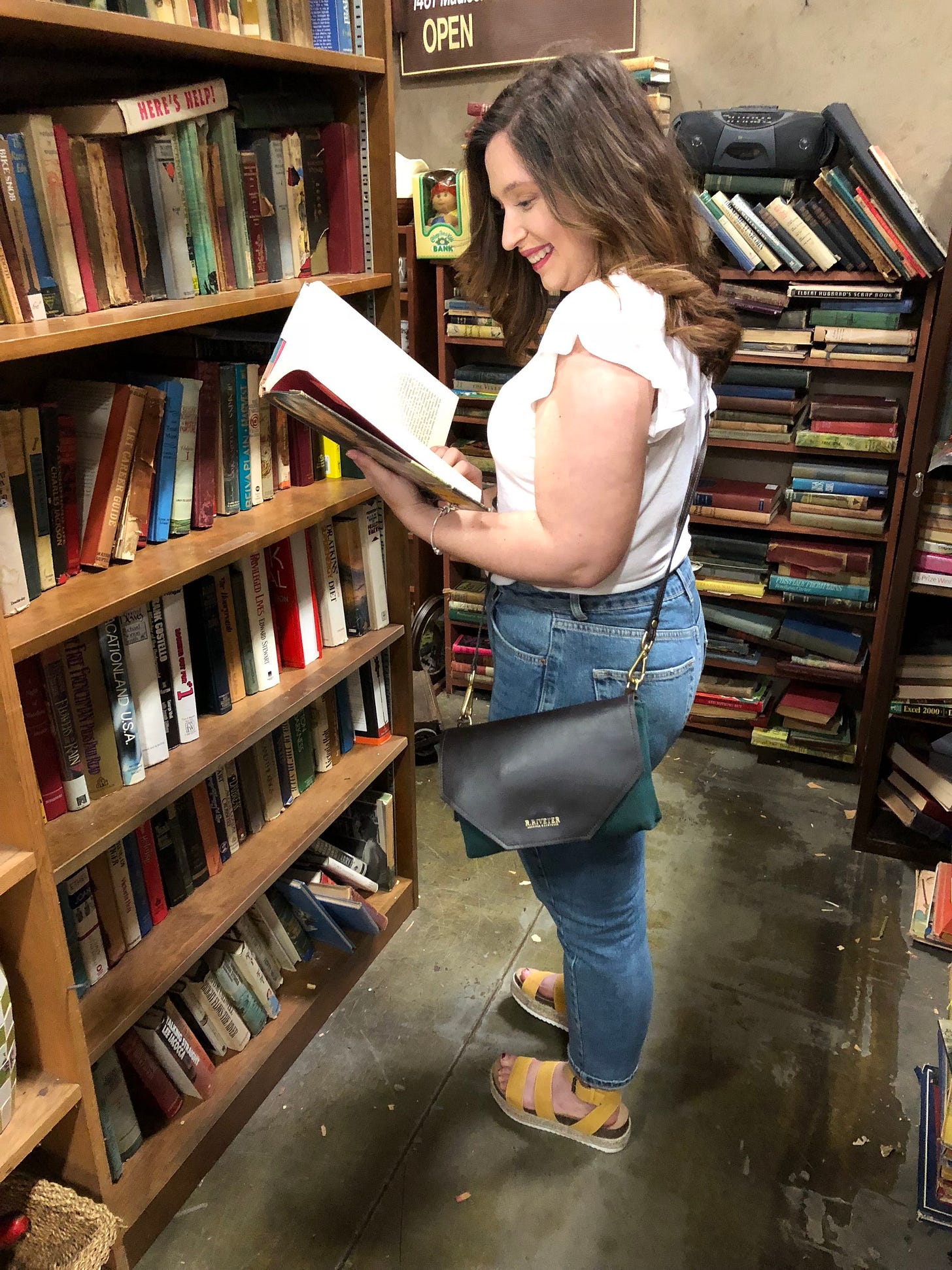 How to Wear Mom Jeans for Girl's with Curves, How to Style Mom Jeans, Mom Jeans for Curvy Girls, How to Style Mom Jeans when you Have Hips