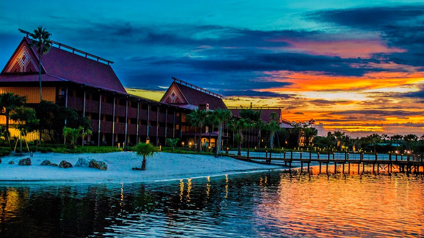 Disney's Polynesian Village Resort on Seven Seas Lagoon at sunset. Image: Lexi Scott via Wikimedia Commons (CC BY 2.0)