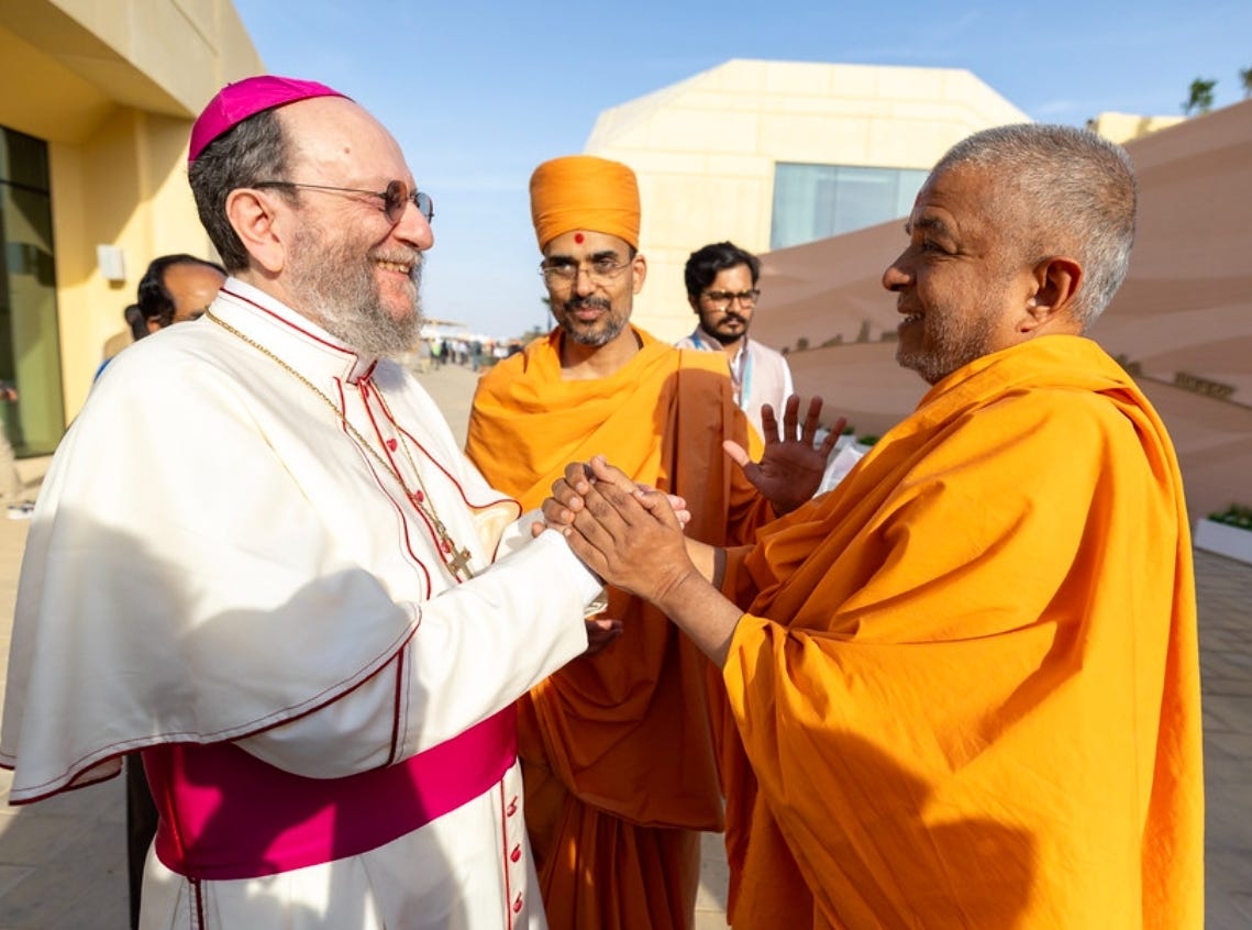 Bishop Martinelli meeting with Hindu priests (Source: AVOSA website)