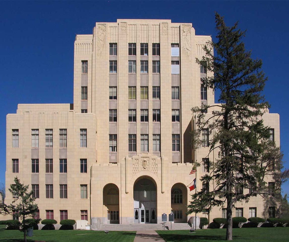 德州法院建築外觀,州法與憲法訴訟在此交錯|來源:Who What Where Nguyen Why / Wikimedia Commons(CC BY-SA) 德州法院建築外觀,州法與憲法訴訟在此交錯|來源:Who What Where Nguyen Why / Wikimedia Commons(CC BY-SA)