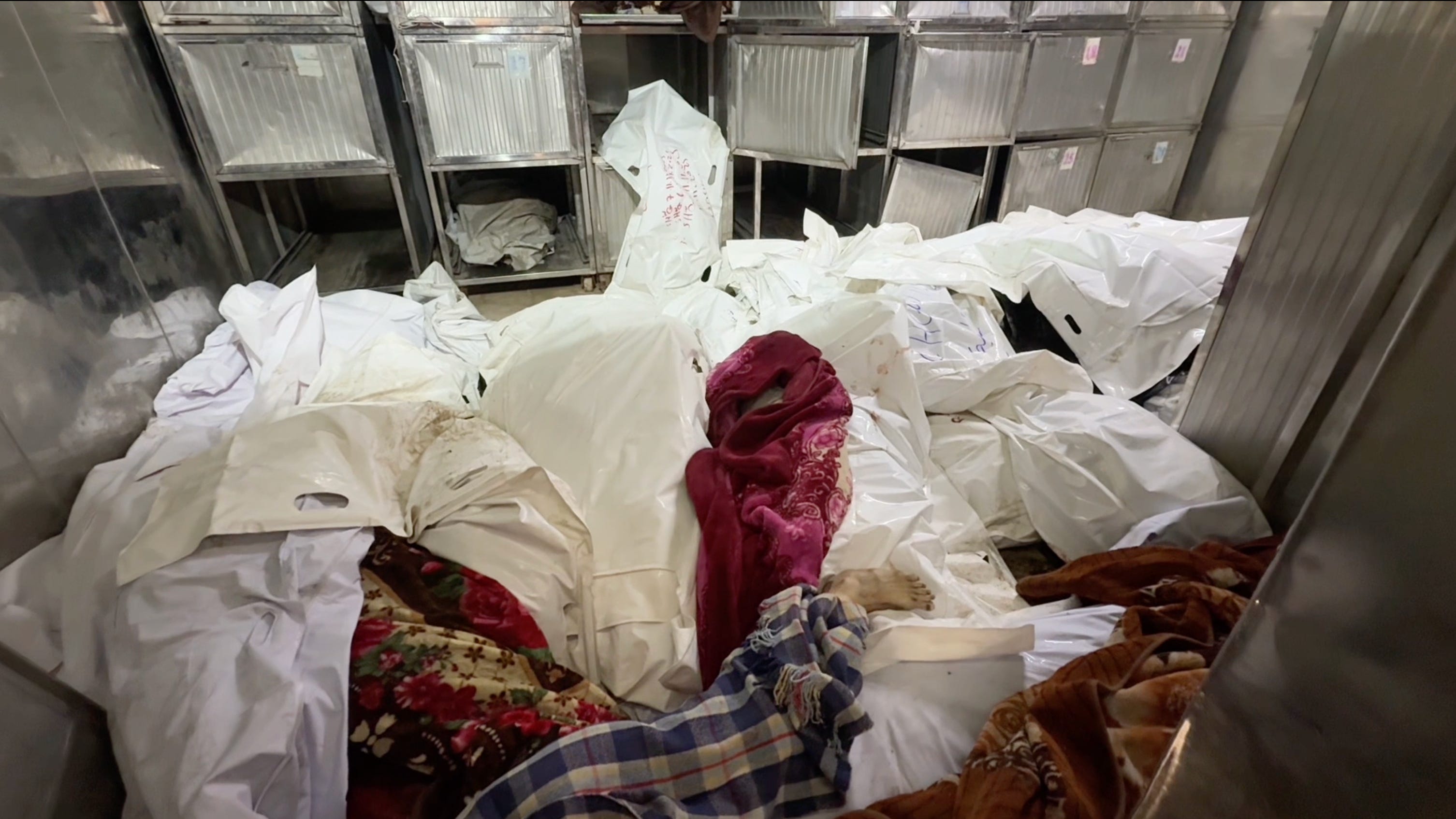 Katar opozarja na možnost propada premirja v Gazi, izraelski napadi se nadaljujejo.