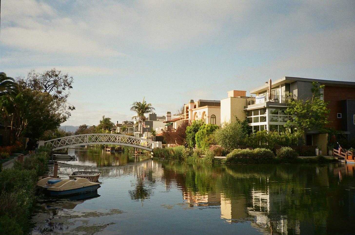 Photo of houses around the Venice Canals.