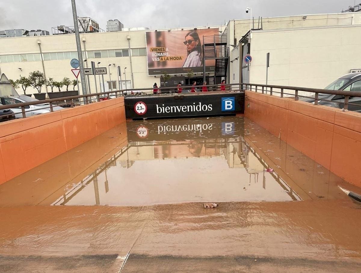 Tensión y preocupación antes de entrar en los grandes parkings subterráneos  de los centros comerciales Bonaire
