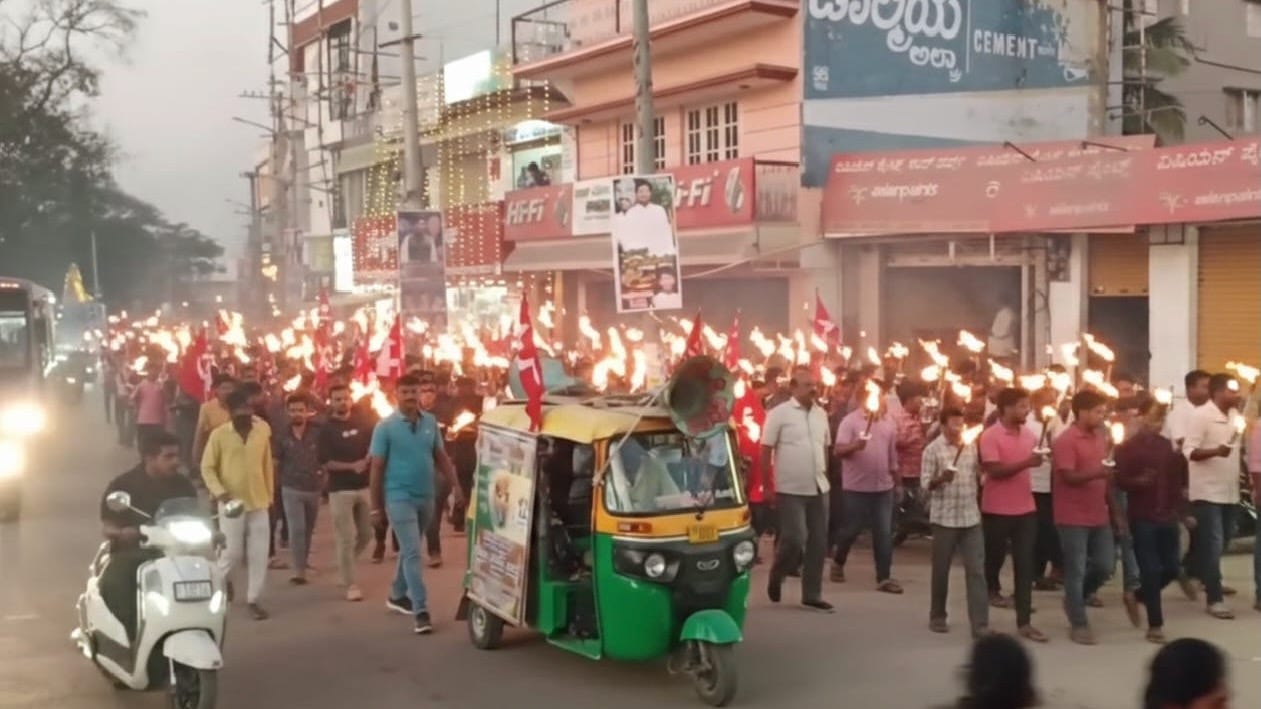 Hoskote town shut down as it's workers and residents march on a torchlight rally. Hoskote town shut down as it's workers and residents march on a torchlight rally.
