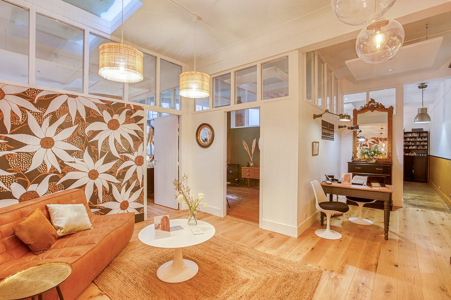 Aucune description de photo disponible.