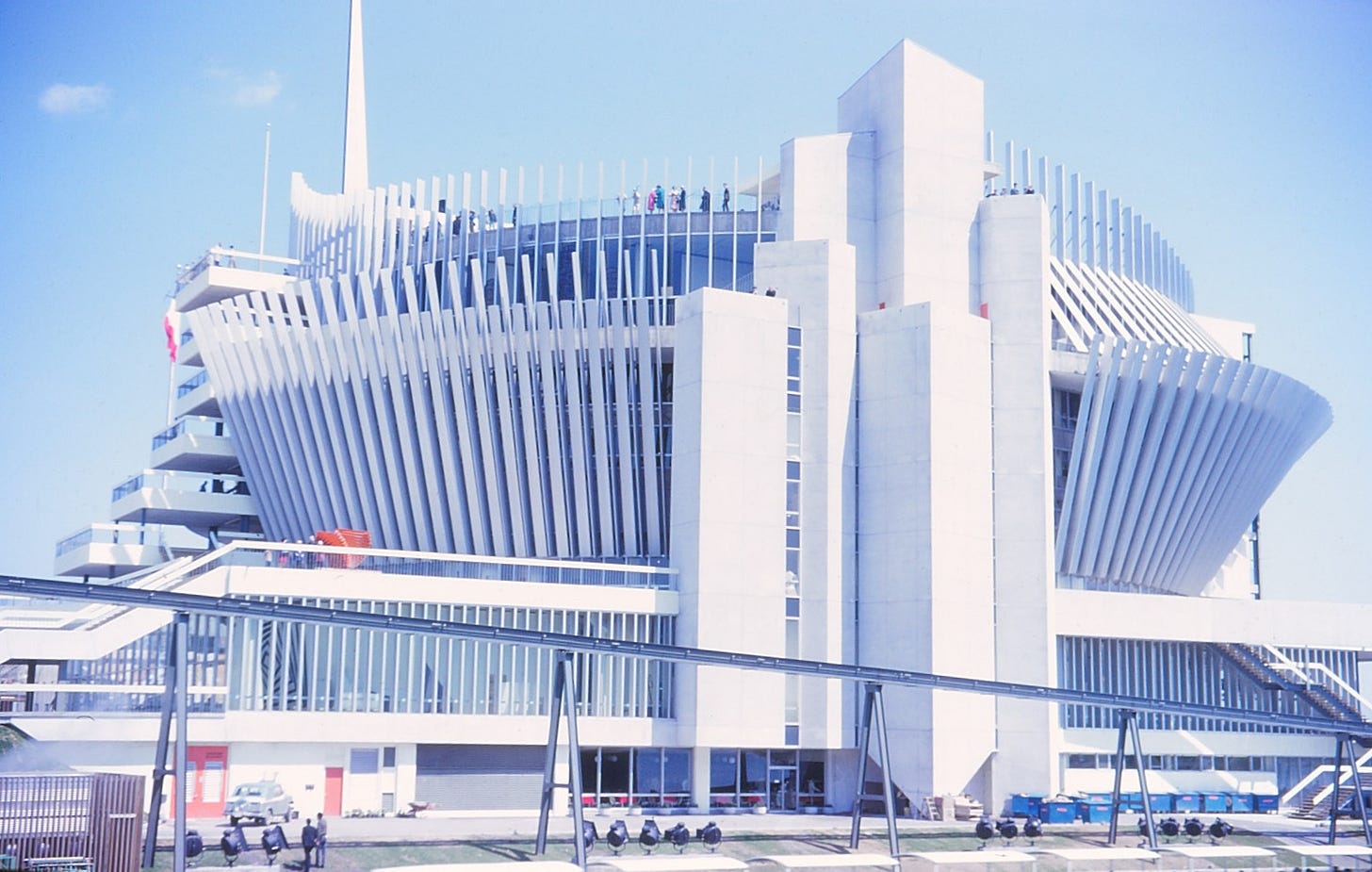 File:Expo 67, pavillon de la France (2).jpg - Wikimedia Commons