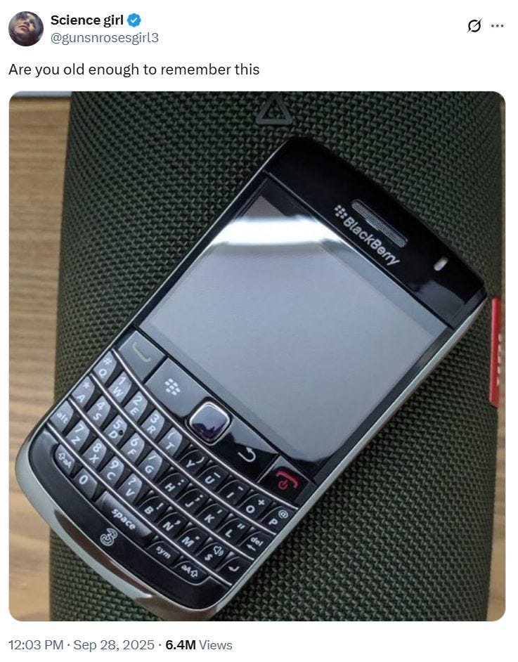 А помните, был такой BlackBerry phone – просто АБСОЛЮТНЫЙ лидер рынка смартфонов в начале 2000-х? Ну, пока его не дезинтегрировал с особым цинизмом айфон в 2007-м. Creative destruction, bitch!!