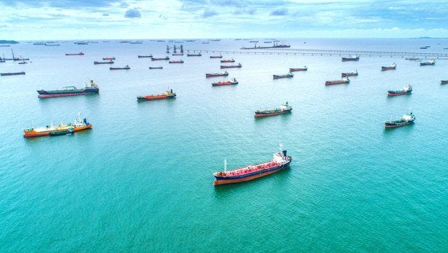 Une flotte de pétroliers sur la mer Une flotte de pétroliers sur la mer