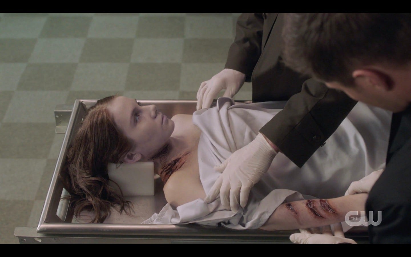 Dean looks at dead girl with eyes open scratch marks Supernatural 1416 Dean looks at dead girl with eyes open scratch marks Supernatural 1416