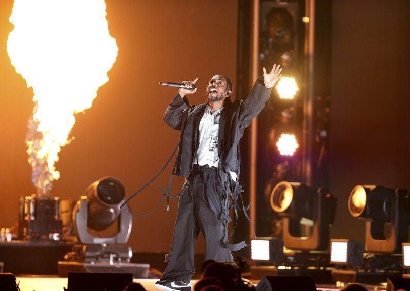 kendrick lamar lights up 2018 60th grammys kendrick lamar lights up 2018 60th grammys