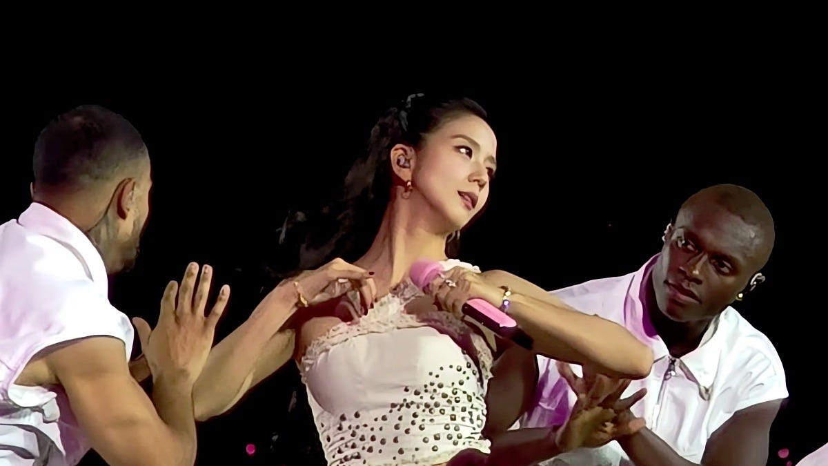 Jisoo performs at SoFi Stadium in 2025. Image: theCwE via Wikimedia Commons