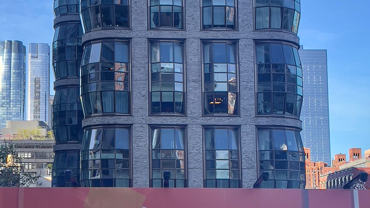Hudson Yards and High Line walking route offers New York urban views