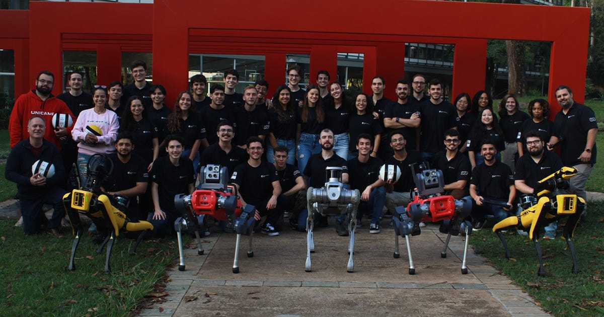 A imagem contém os pesquisadores do Centro de Robótica (CRob)