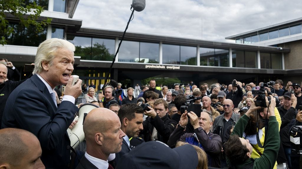 Afbeelding met person, kleding, persoon, buitenshuis

Door AI gegenereerde inhoud is mogelijk onjuist.