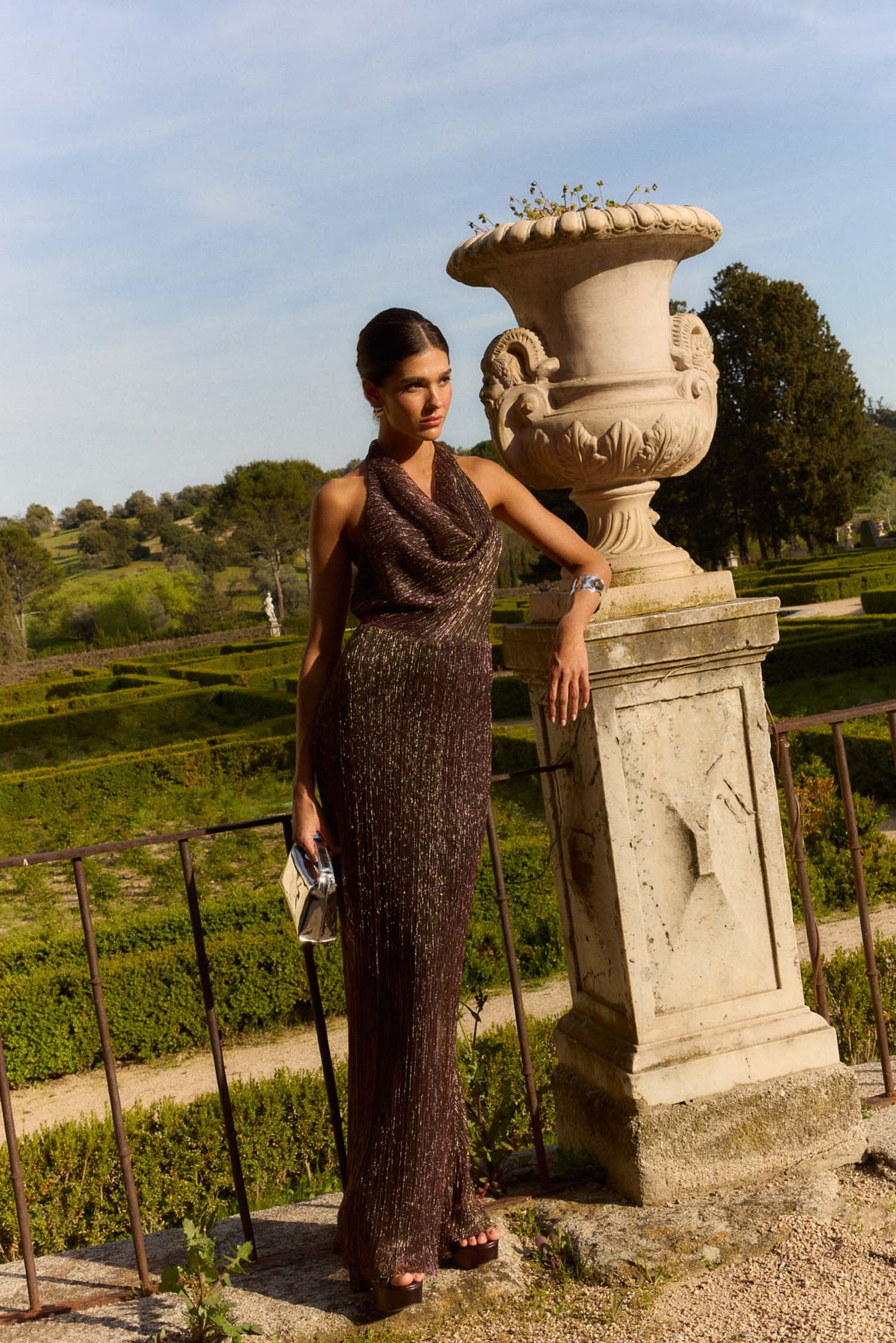 Vestido Sienna Cobre maxi de tirantes fluido de Lady Pipa para invitada de boda.
