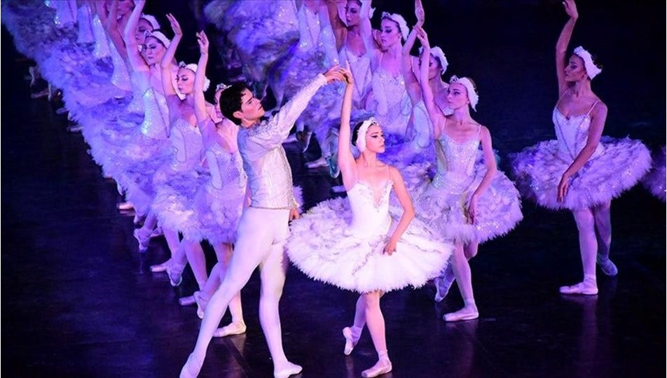 30. Uluslararası Aspendos Opera ve Bale Festivali'nde "Kuğu Gölü" balesi sahnelendi