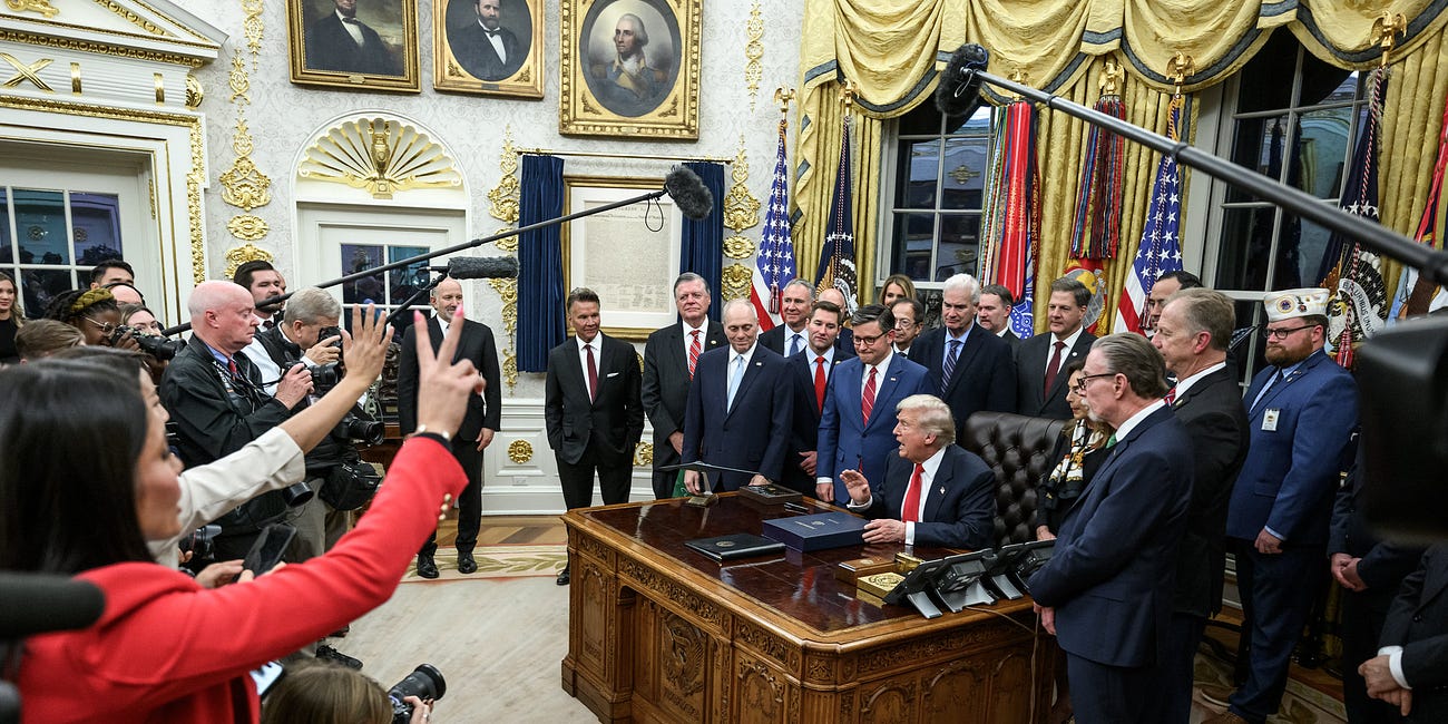 Trump Family’s Crypto Holdings Lose Nearly $1 Billion Amid Market Collapse