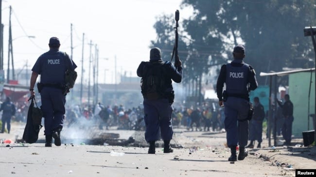 South African police officers respond during the ongoing strike by taxi operators against traffic authorities in Cape Town, South Africa, Aug. 7, 2023. South African police officers respond during the ongoing strike by taxi operators against traffic authorities in Cape Town, South Africa, Aug. 7, 2023.
